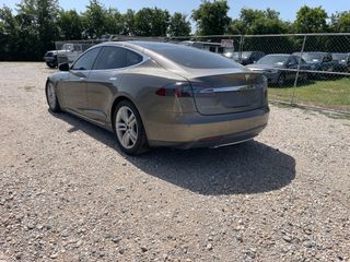 2015 Tesla Model S - Exterior Rear Left Corner Image